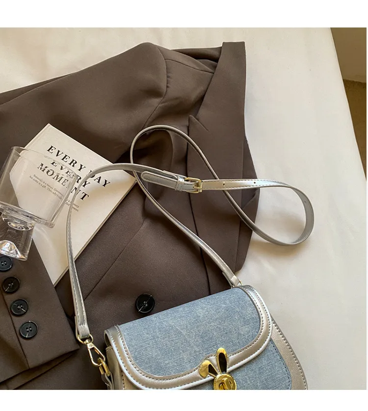 Texture denim saddle for women's 2024 summer new contrasting color lock buckle single shoulder bag, niche Western style_voghion.com