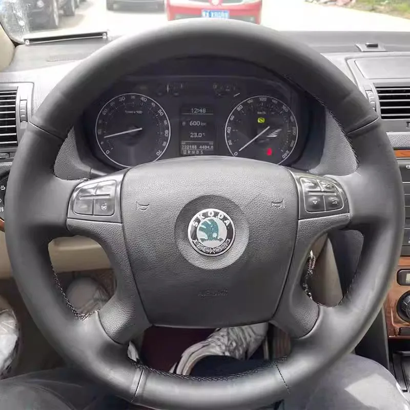 

For Skoda Octavia 2005-2009 Fabia 2005-2010 Hand Stitched non-slip Genuine Leather Car Steering Wheel Cover