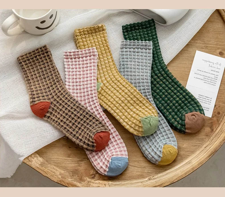 Description Picture 6 of item1Pair Fashion Elegant Harajuku Woman Floral White Socks Vintage Jacquard Korea Ethnic Cotton Casual Cute Girls Funny Brown Sox