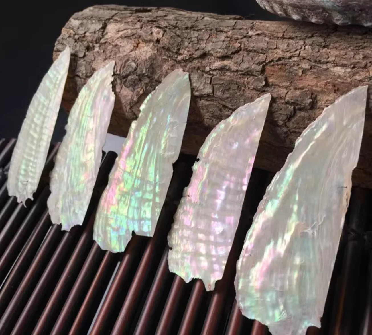 

5Pcs Length:50-70mm Width:18-25mm Thick:0.2mm Natural shell slices DIY jewelry creative handicraft inlay decoration