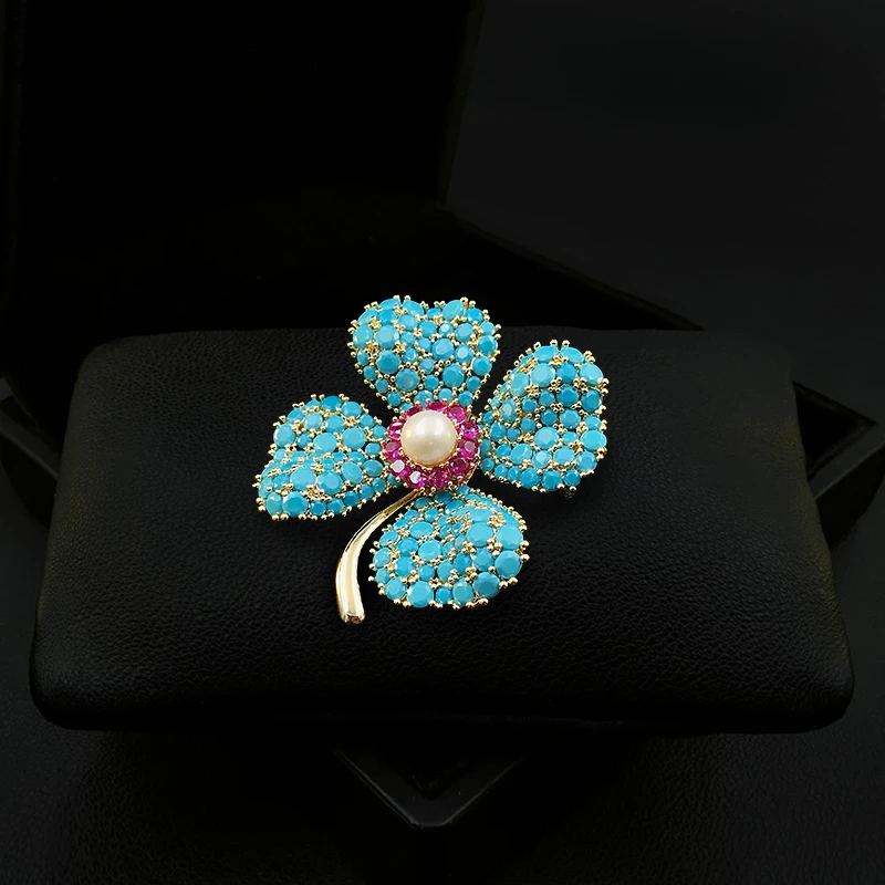 1877 Lucky Flower Micro-Inlaid Turquoise Clover Brooch Exquisite High-End Ethnic Style Pin Ornament Jewelry Clothes Accessories