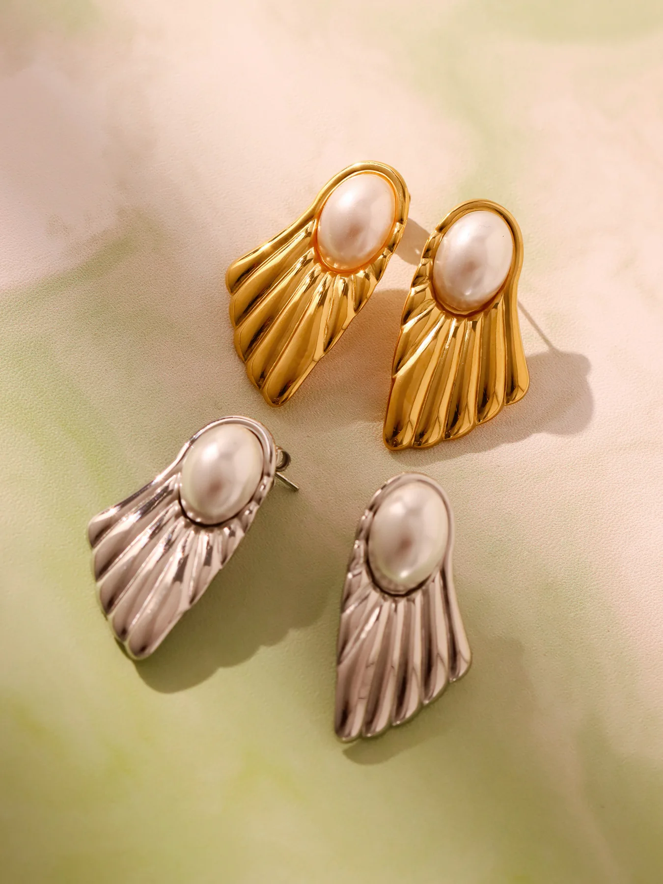 Elegante Muschelperlen-Ohrringe in Flügelform für Damen, 316 Edelstahl, Gold- oder Silberfarben, Persönliche Ohrstecker, Luxus-Schmuck für Mädchen – Detail 8