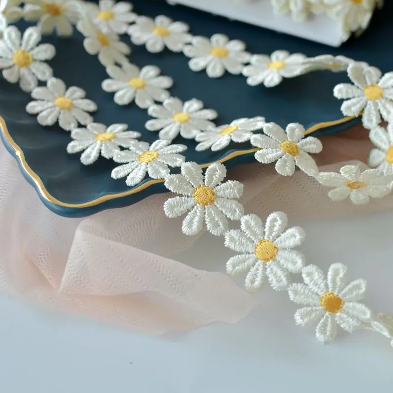 2.2CM Wide Beautiful White Embroidered Daisy Lace Fabric 3d Flowers Lace Ribbon Dress Collar Hats Headwear Sewing Trimming Decor