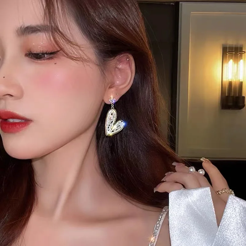 2023 New Fashion Trend Unique Design Elegant Exquisite Light Luxury Love Earrings For Women Jewelry Wedding Party Premium Gift