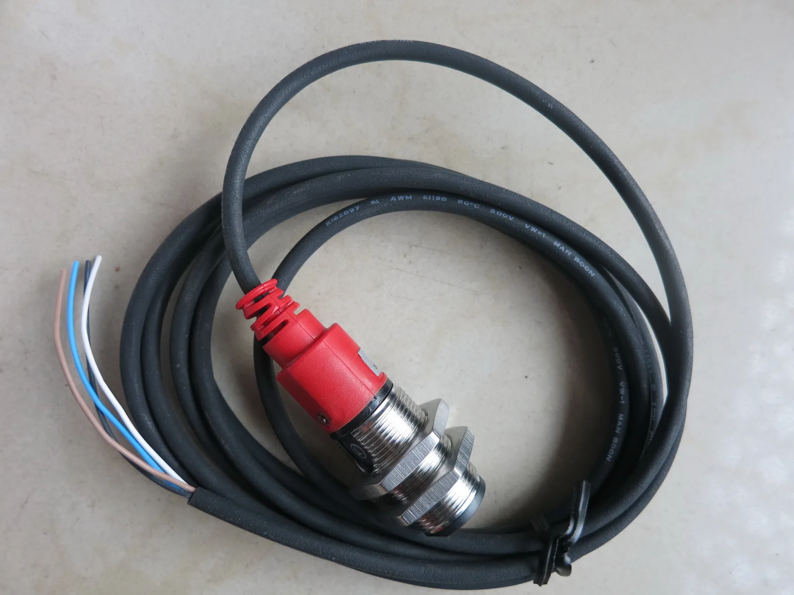 

new original LEUZE proximity switch IS 112MM/2NO-4E0