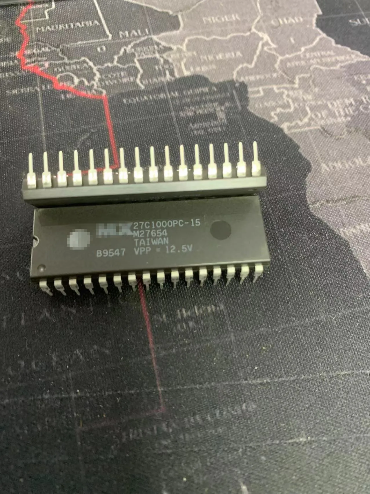 

27C1000PC-15 (1 шт.) оригинальный и точечный запас