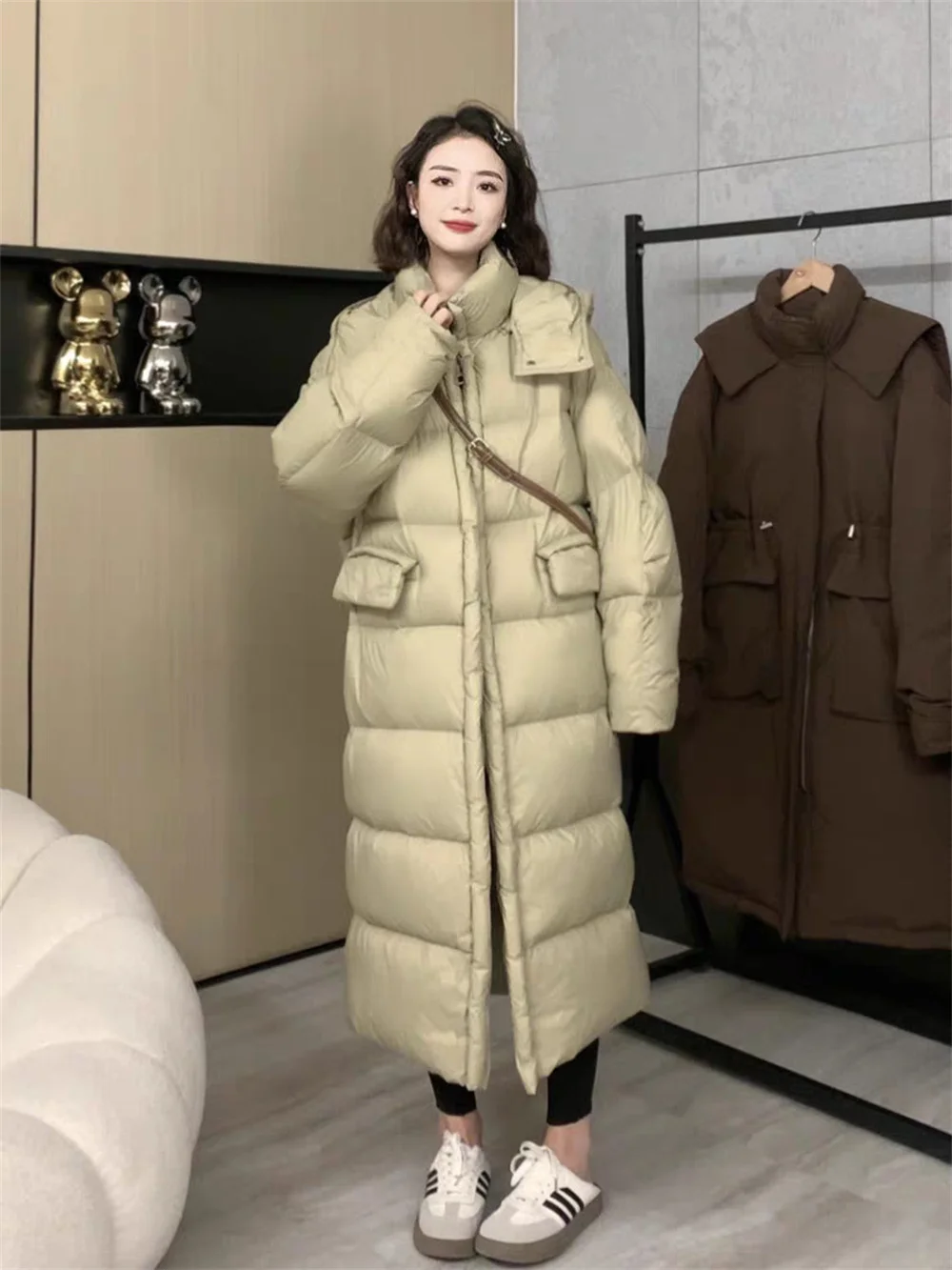 Korean Version Black Down Jacket for Women in Winter, Fashionable and Trendy Small Stature, Simple Long Jacket, 2023