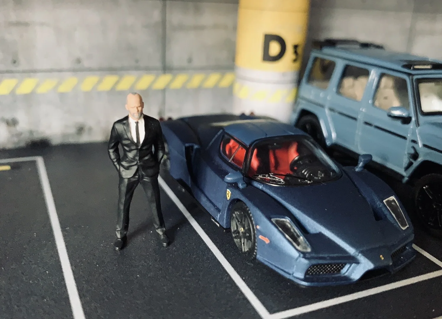 수트 드라이버 포함 모델 자동차 장면, 제이슨 차고 디오라메 피규어, 1:64