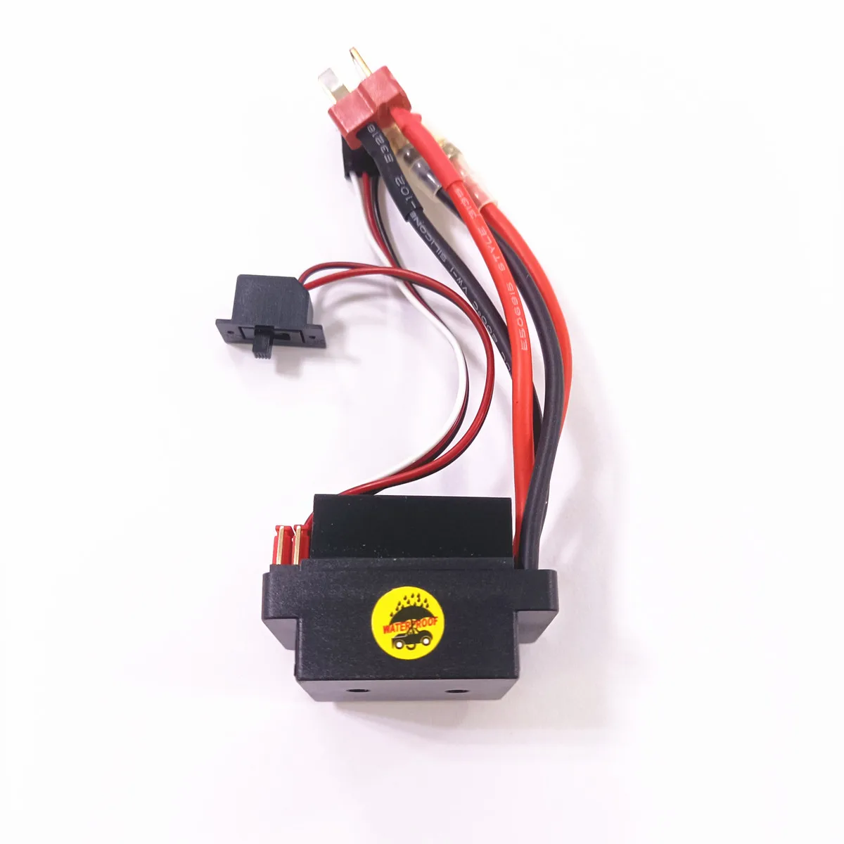 Boîtier de l'ESC Beili pour voilier RC 620 Discovery et Prince 900, avec ports et interrupteur visibles.