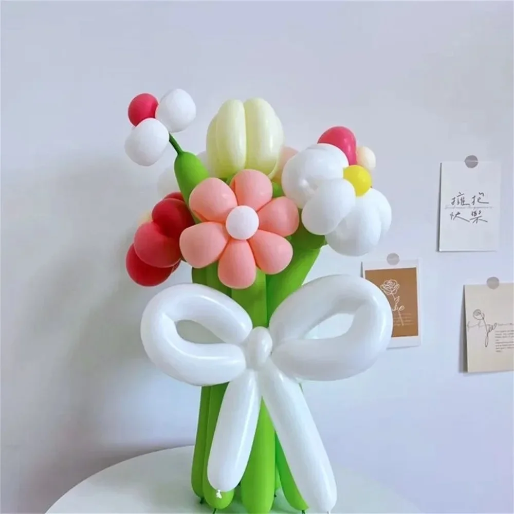 Macaron Magic Twisting Balloons 4