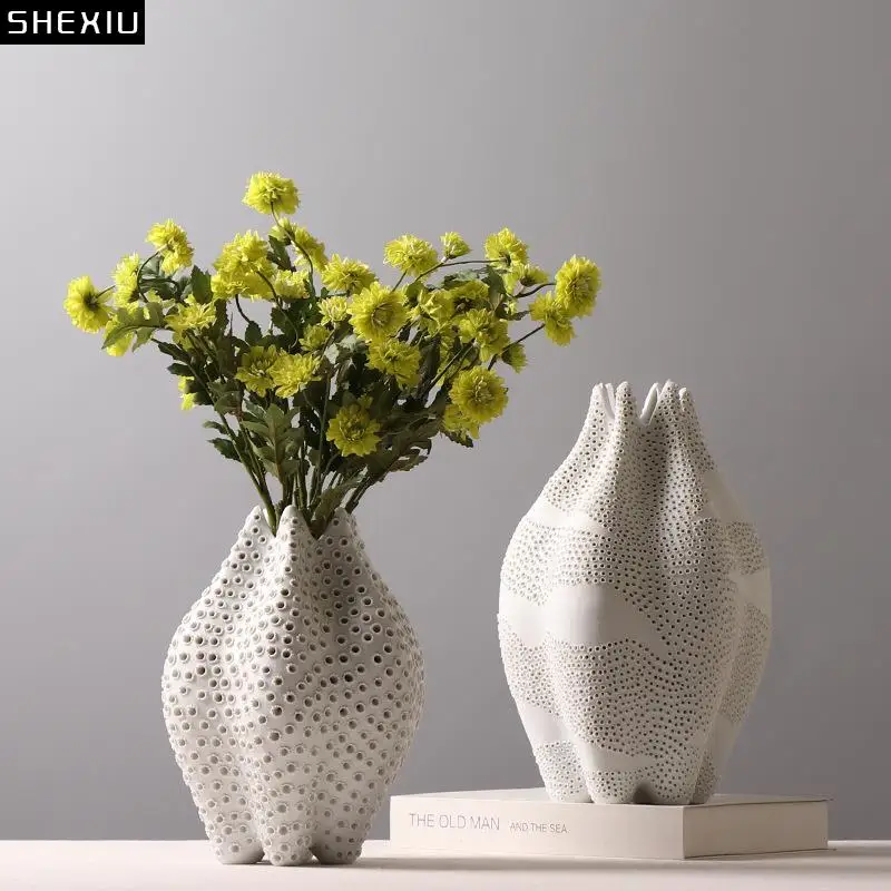 

Abstract Curve Hole Hollow Vase Flower Arrangement Dried Flower Container Countertop Ceramic Vase Home Decoration Accessories