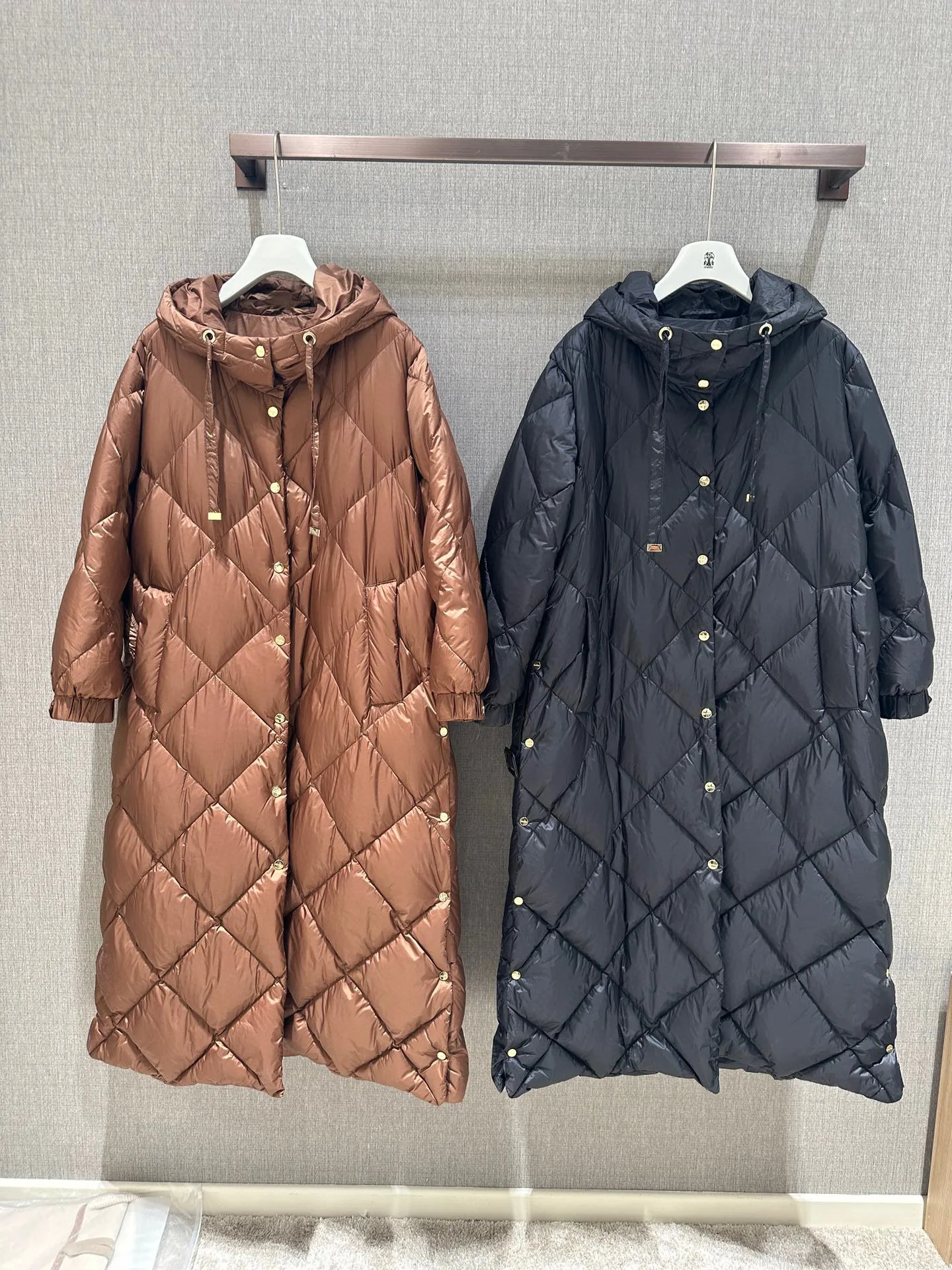 

Quilted Long Hooded Single Breasted Padded Down Coat