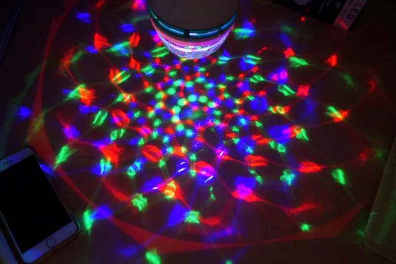 Tanie Pełny kolor 9W E27 LED kryształowe światło sceniczne obracanie impreza sklep