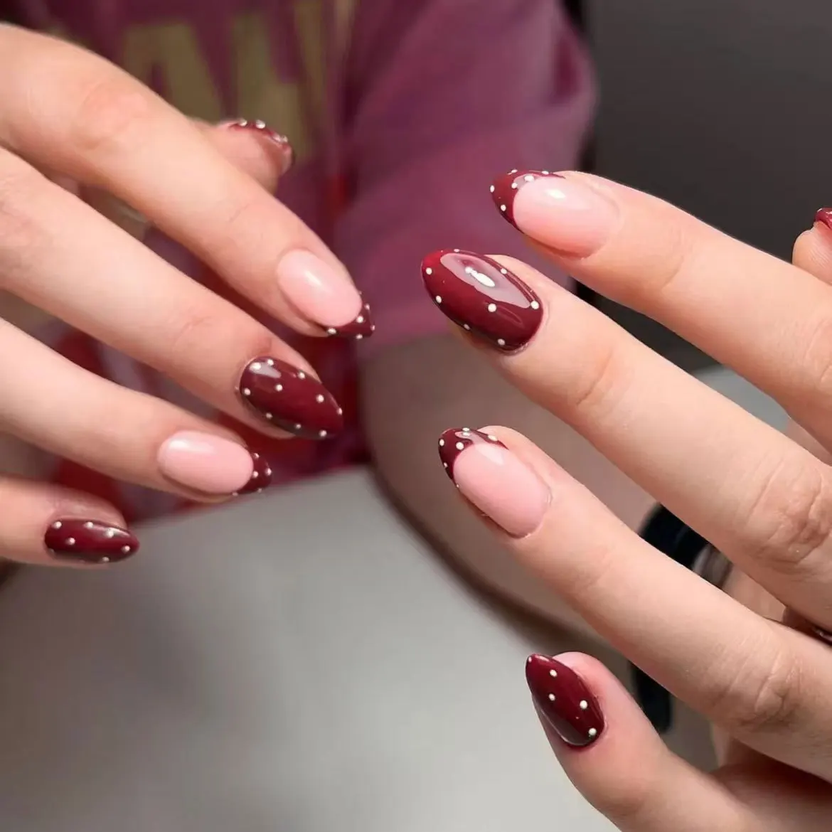 24개입 물방울 무늬 가짜 손톱 세트 패션 프렌치 네일 심플 블루 숏 아몬드 프레스온 네일 젤리 글루 포함 오벌 매니큐어