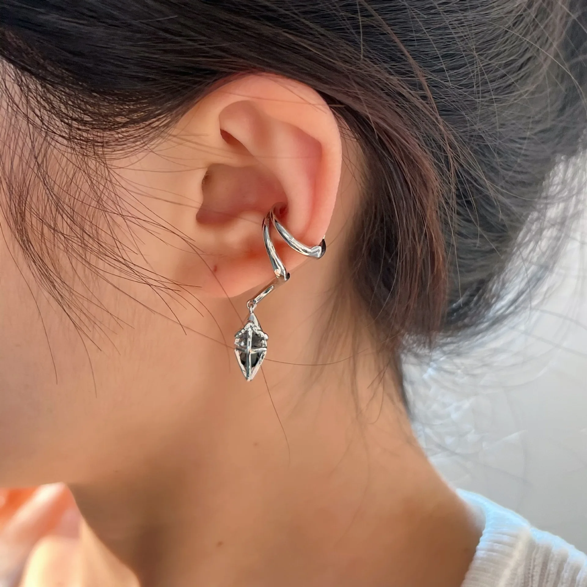 Cool Punk Black Pendant No Piercing Clip On Orecchini Per Le Donne Special Unique Personalited Charms Ear Jewellery Gift 2024