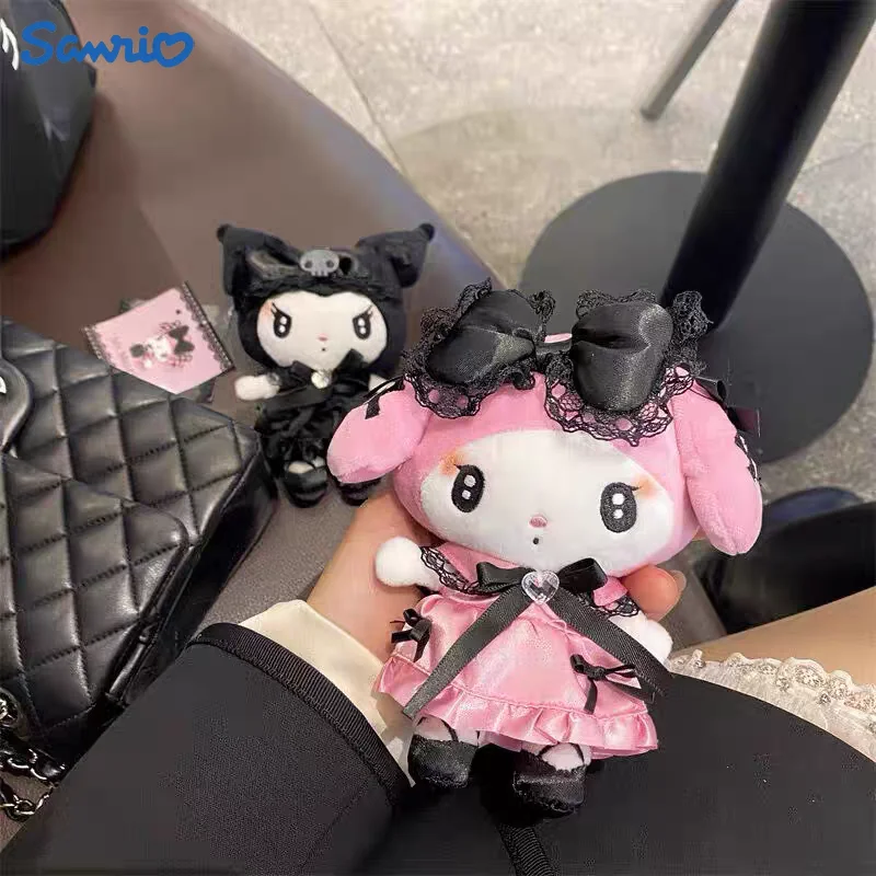 

Плюшевая кукла «Моя Мелодия» Sanrio Kuromi, Милая Черная кружевная горничная, наряд из мультфильма, милый плюшевый игрушечный подарок на день рождения, 14 см
