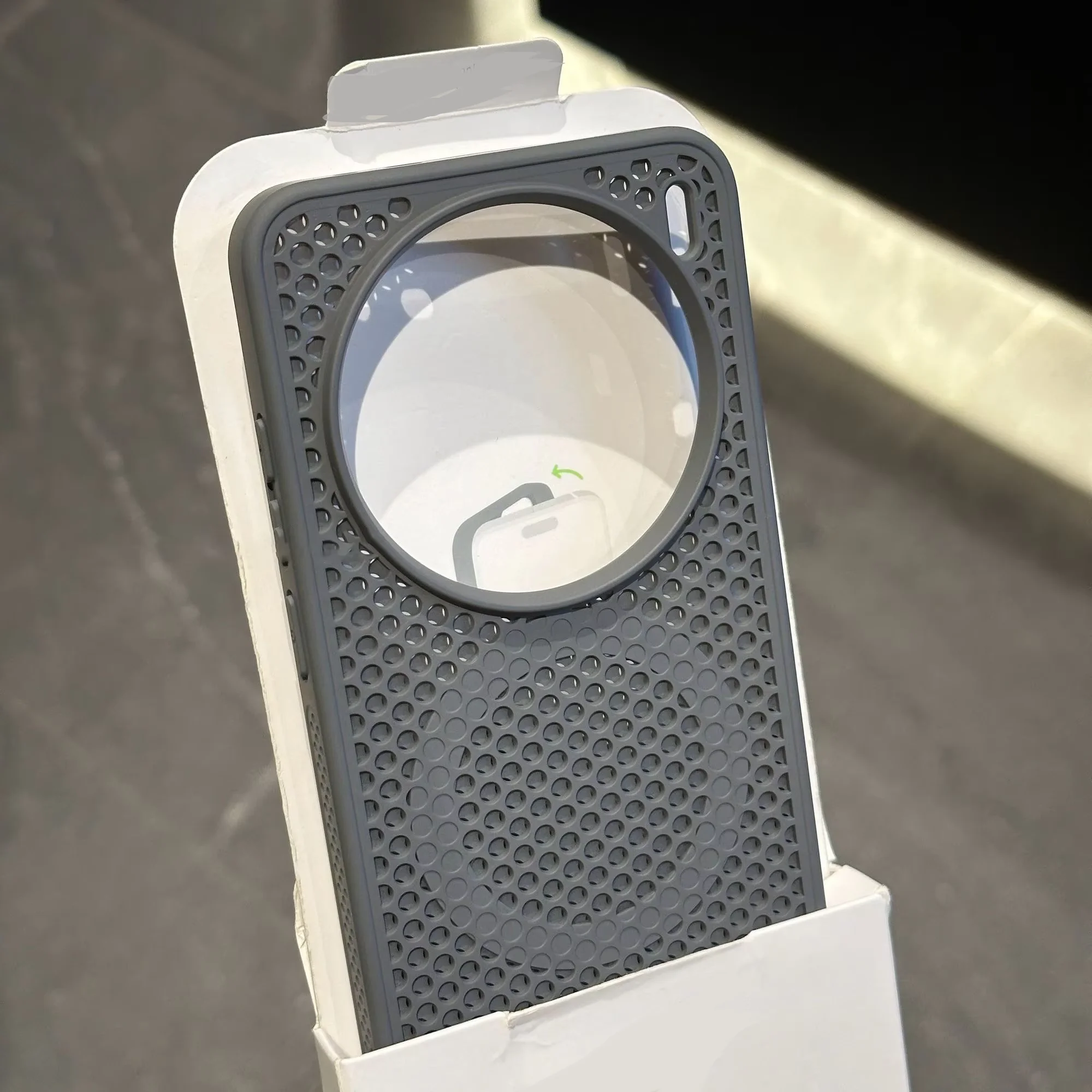 Magnetic Cooling Breathable Shockproof Heat Dissipation Phone Case