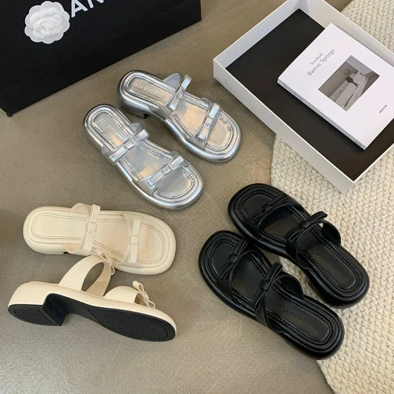 New Summer Women's Slippers 2024 Stylish Peep-toe Low Heel Silver Women's Comfortable Beach Shoes Sapatilas