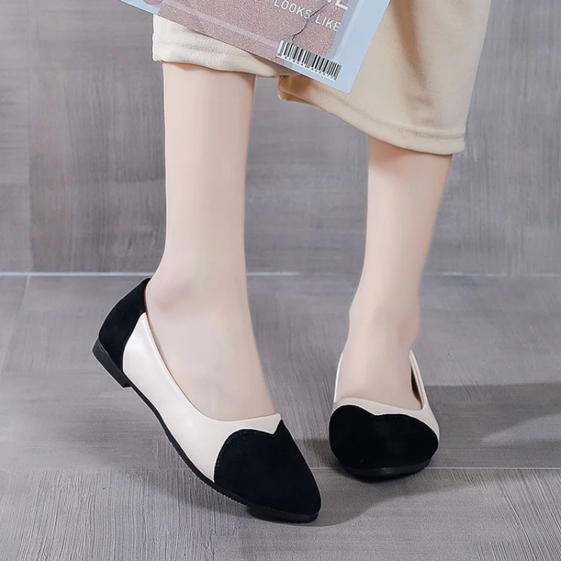 New Large Size Flat Sole Women Shoes Fashion Round Head Heart-shaped Comfort Soft Sole Casual Shoes for Women Zapatos De Mujer 2