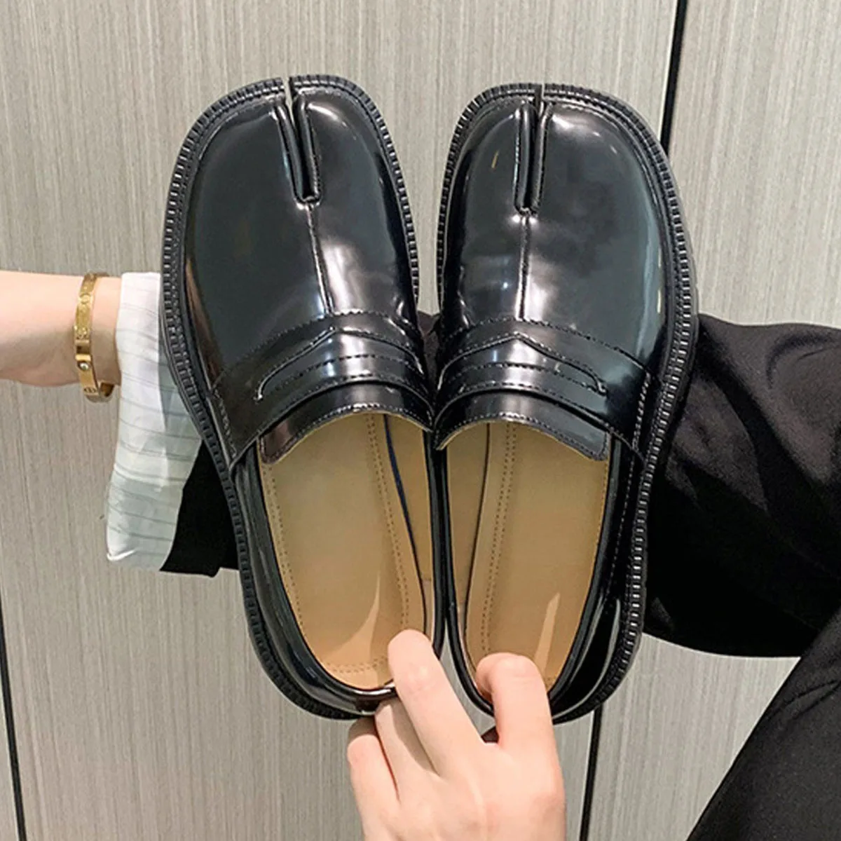Tabi Shoes Loafers for Men and Women Split Toe Thick Sole Platform Casual Leather Shoes Spring Autumn Fashion Shoes 2
