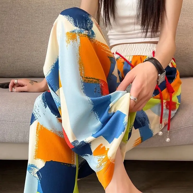 Рисунок 2 - Красочные широкие брюки с завязкой для женщин