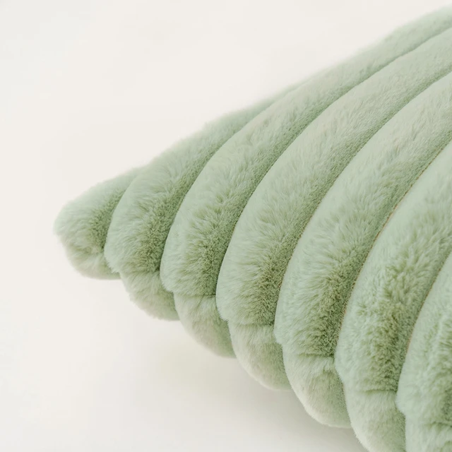 부드러움과 스타일이 어우러진 홈 데코에 활력을 불어넣는 고급스러운 베개 커버