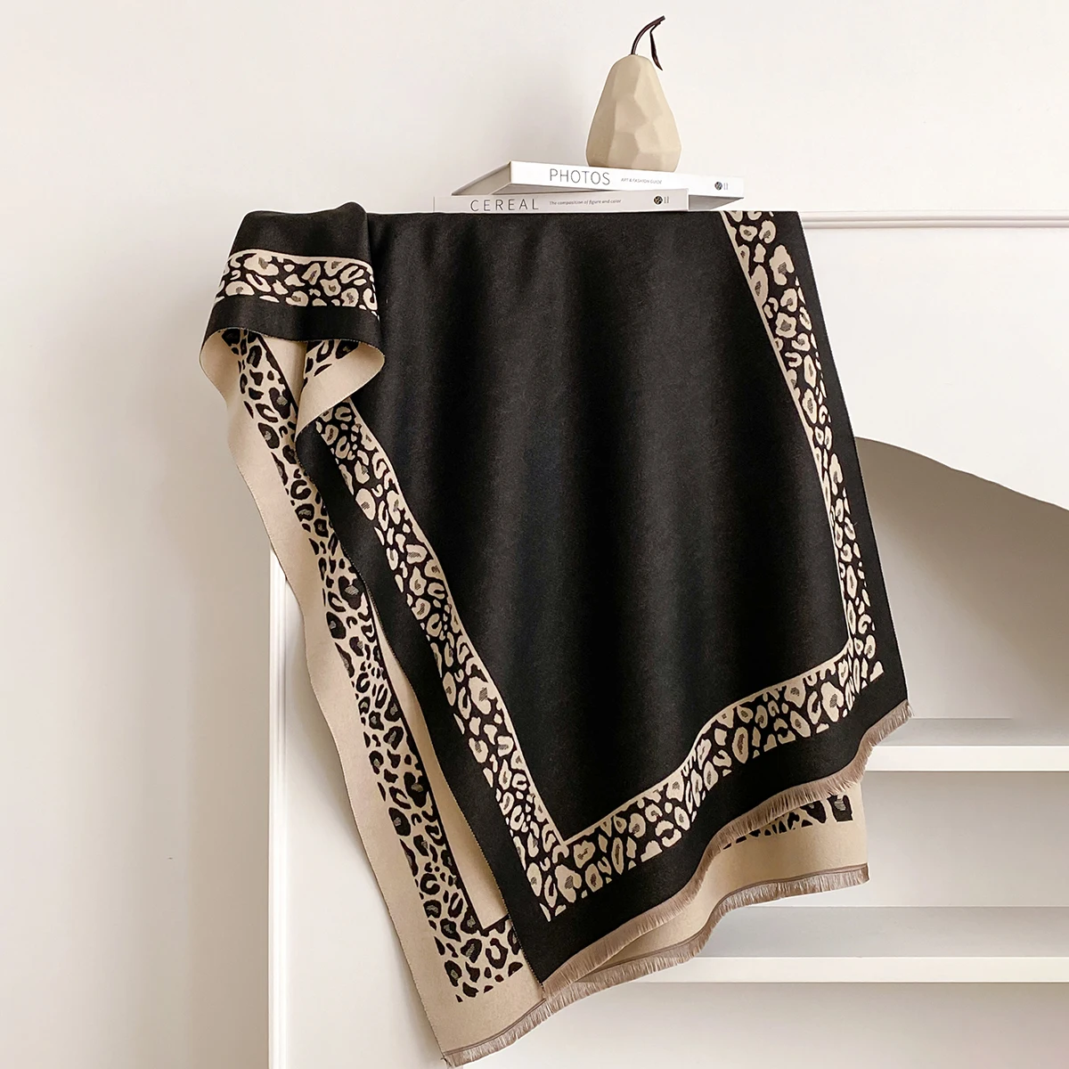 New Luxury Winter Cashmere Retro Leopard Print Scarf Women Warm Pashmina Poncho Scarves Fashion Shawl Thick Foulard Bufanda 2025