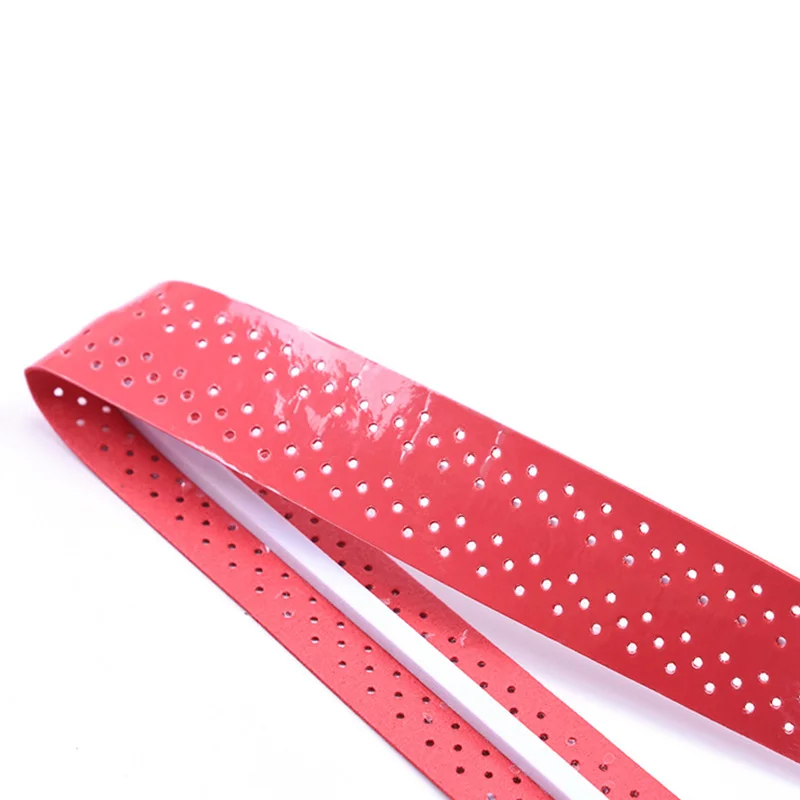 Schlägergriff mit Schweißband umwickelt