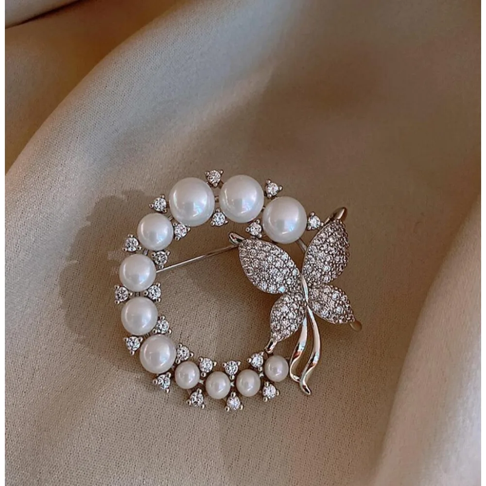 Butterfly Brooch Fashion Pearl and Rhinestone Brooches For Women Baroque Trendy Clothes Accessories Wedding Gifts