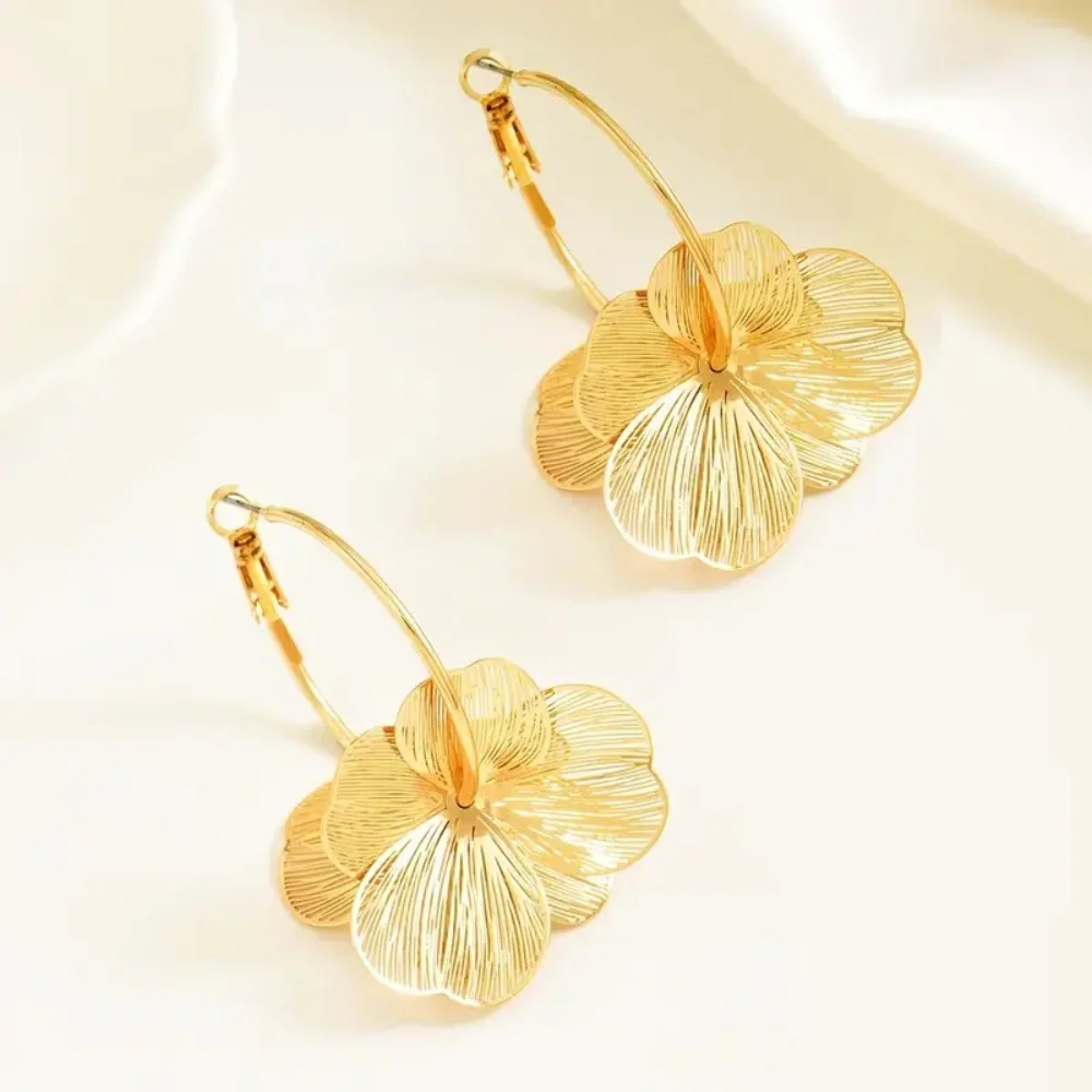 Exaggerate Golden Alloy Flower Big Hoop Earrings Personality Fashion Dangle Earring for Women Girls Ear Hook Metal Charm Jewelry