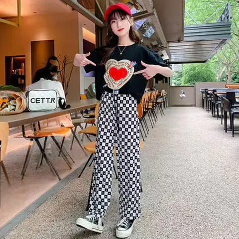 

Новый повседневный комплект рубашки для девочек 2023, летние блузки для девочек-подростков, милые быстросохнущие тонкие черные и белые брюки, модные нашивки