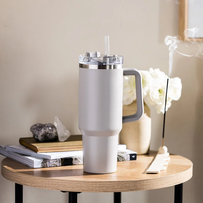 https://ae01.alicdn.com/kf/Sb8dd8b0189e4452bb2640a7965a8da40n/Large-Capacity-Cup-40OZ-Tumbler-With-Handle-And-Straw-Sublimation-Sippy-Cup-Blanks-Vacuum-Thermo-Cup.jpg