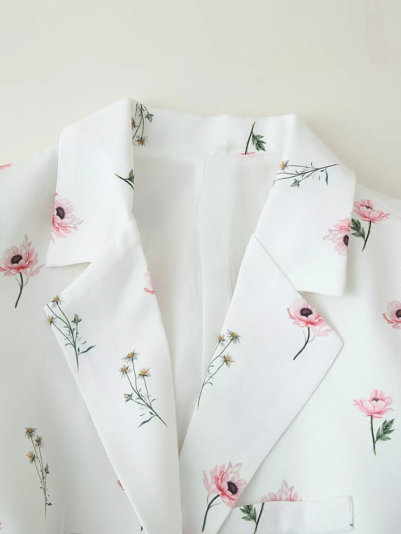 2025 Spring Autumn Lacing Up Bow Sashes Beige Floral Print Blazer Boyfriend Vintage Women Front Pockets Loose Suit Fashion Coat