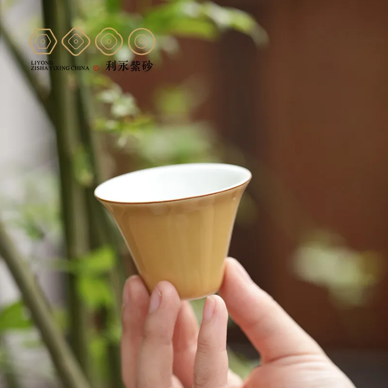 

Centennial Liyong Jingdezhen Eight-Color Glaze Horse Hoof-Shaped Cup Master Cup Holding Cup Tea Cup Tea Brewing Cup Tea Utensils