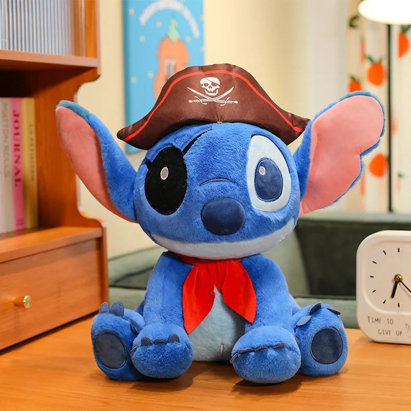 دمية "ستيتش" المحشوة بملابس القبطان والقراصنة