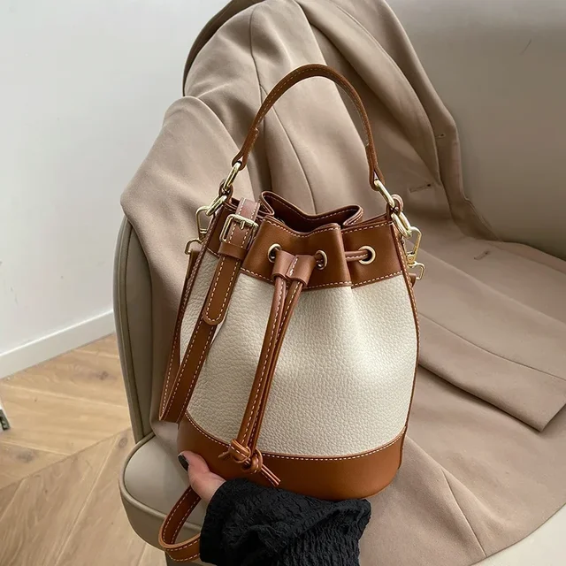 Borse di design di nicchia popolari per le donne quest'anno 2025 Nuove borse a tracolla alla moda e versatili, borse a secchiello portatili per pendolarismo 3