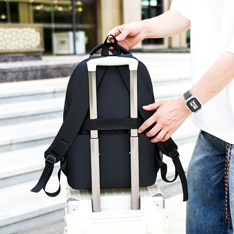 Men's backpack - large capacity, suitable for 15.6-inch laptops, adjustable shoulder strap, perfect for casual commuting and tra