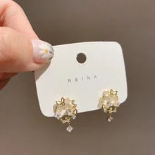 

Fashion New Style Butterfly Flower Stud Earrings Shiny Micro-inlaid Zircon Women's Earrings Golden Sweet Wreath Earrings Jewelry