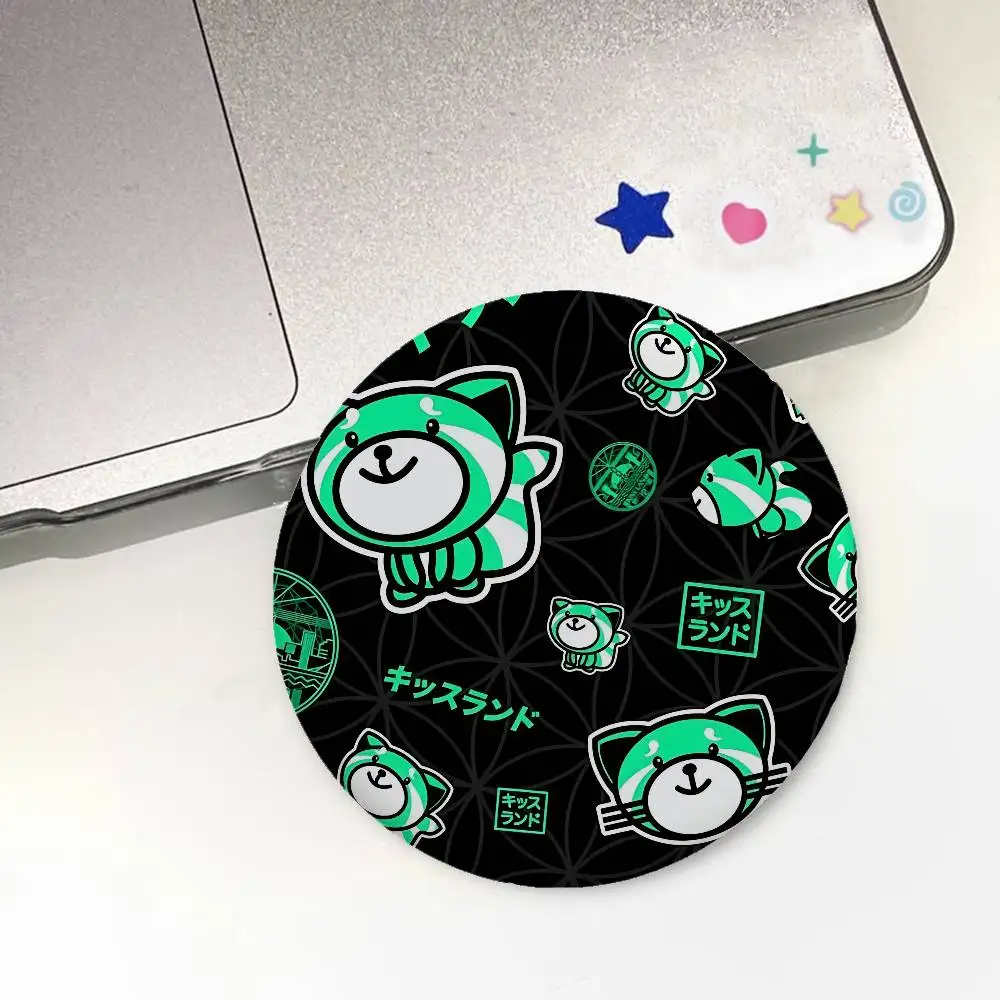 Exquisite Kiss Land Badge Brooch – Creative Pin for Clothes, Hats, and Backpacks