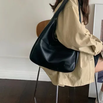 Borsa tote di grande capacità, nuova borsa da donna semplice e casual da pendolarismo in pelle nera, borsa a tracolla singola alla moda e versatile