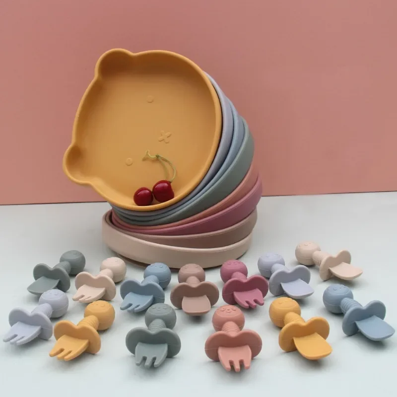 

Hot selling children's tableware Baby children platinum silicone suction cup bear plate tableware