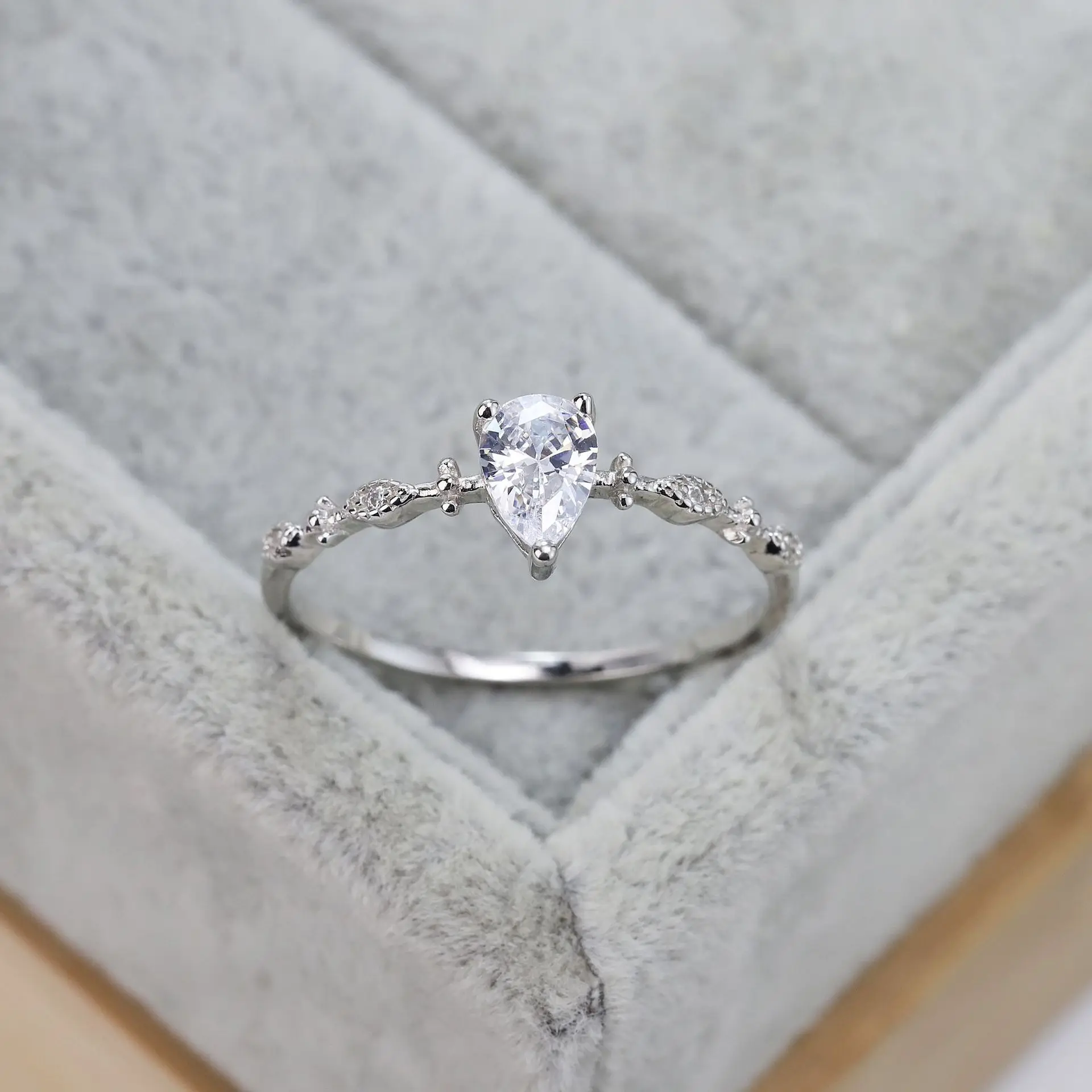

S925 Sterling Silver Drop Diamond Ring Versatile Personality Engagement Simple Design Ladies