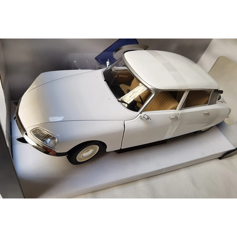 NOREV Citroën DS23 1/18 Amazon.co.jp: Noreb 1/18 Citroen DS 23