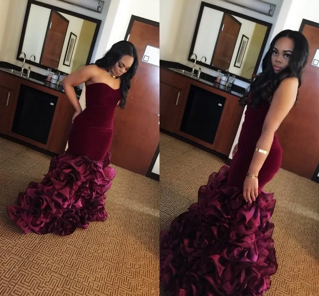 

2024 Burgundy Long Mermaid Prom Dresses Rose Floral Flowers Tiered Sweetheart Velvet Plus Size Formal Party Gowns Evening Dress