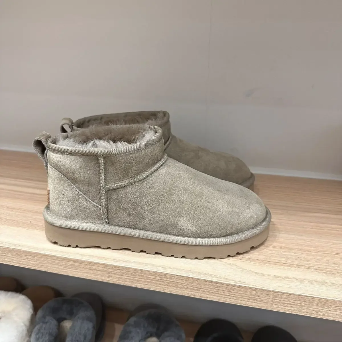 2026 Nuovi stivali classici ultra mini con plateau in pelle scamosciata di lana Comfort Pantofole invernali da donna in pelliccia K98 ‮ 34-53 Uova SeziS