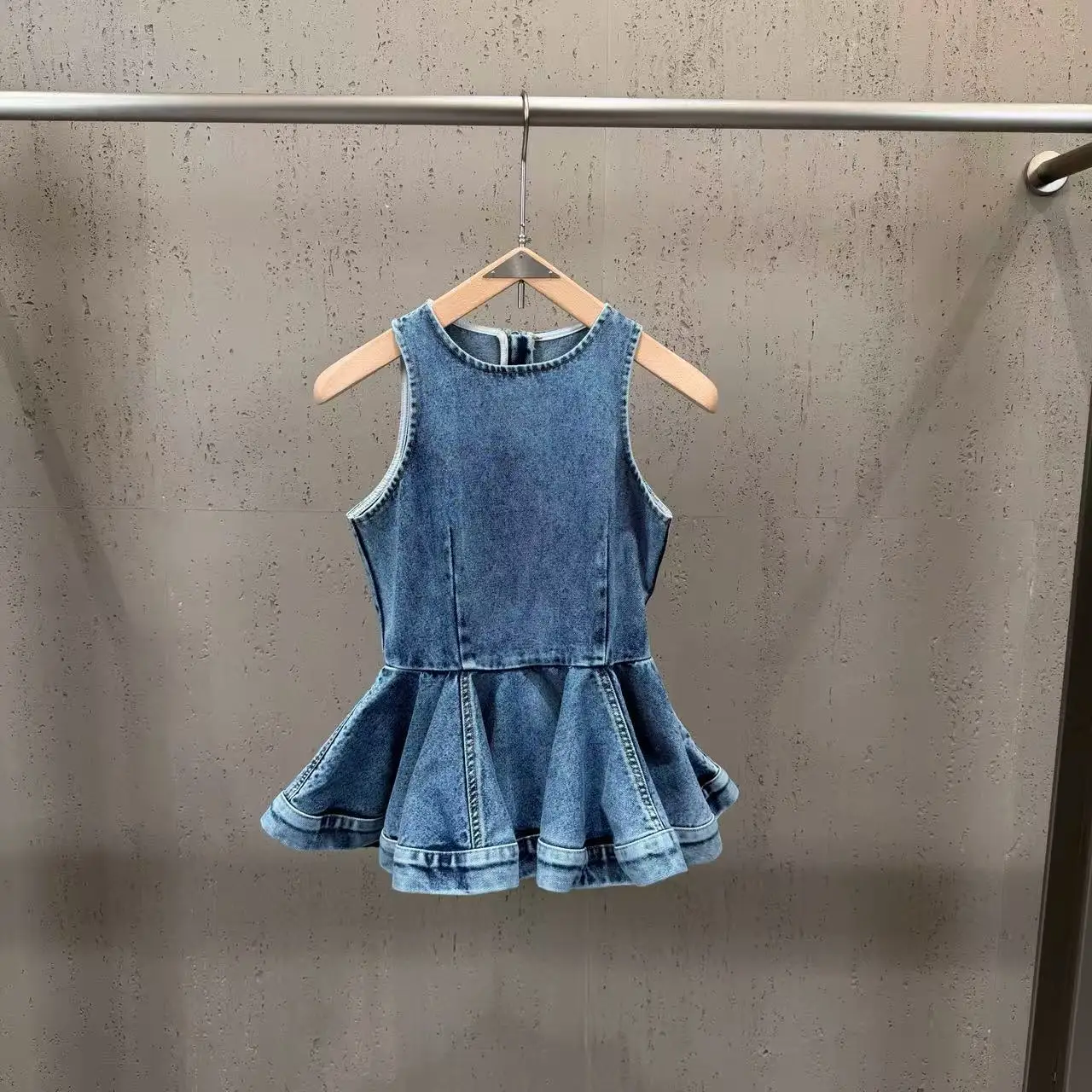2026 New Model Round-neck Sleeveless Waist-cinching Puffy Top , Split Balloon Denim Pants,buy Separately 3