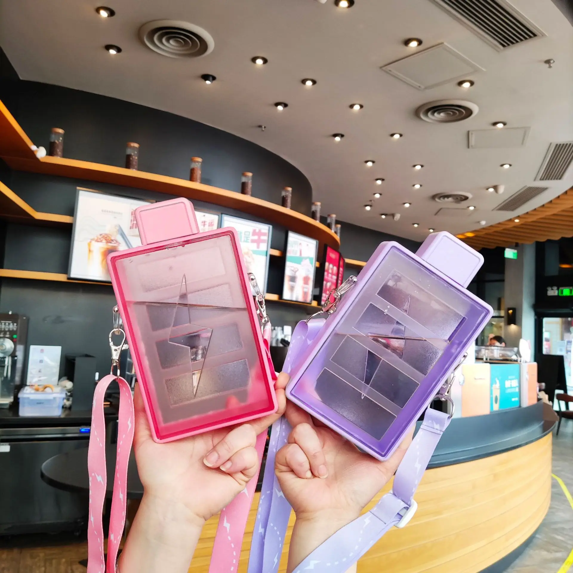 Flat Plastic Water Bottle Leak Proof Transparent Bottle For Outdoor Camping Sports 450Ml