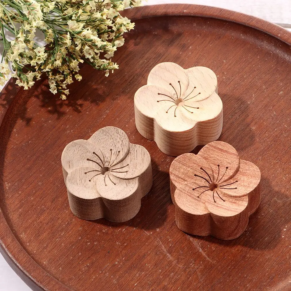 4.5x4.5CM Flower Shape Aroma Essential Oil Diffuser Wooden Aromatherapy Diffuser Car Incense Refreshing Sleep Aid Home Decor