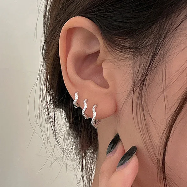 실버 컬러 웨이브 후프 귀걸이 여성 헬릭스 Tragus 로브 피어싱 단순 Huggie 얇은 지르콘 크리스탈 귀 연골 피어싱 쥬얼리