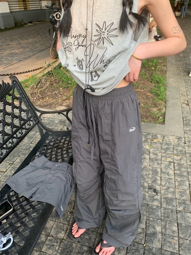 Рисунок 3 - Женские серые парашютные брюки ADAgirl